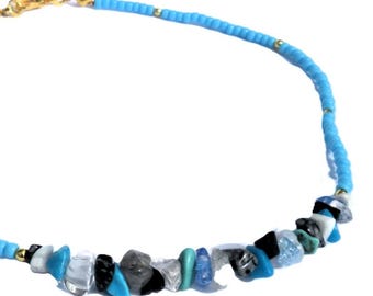 Turquoise necklace with gemstone and shell accents. Handcrafted necklace, gold-colored beads, boho chic, Ibiza, handmade Europe, Per Elle