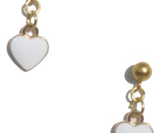 Gold-colored stud earrings with pendant. Earring with white enamel heart charm, pendant goldplated, stud 5 mm, wedding jewelry, Per Elle