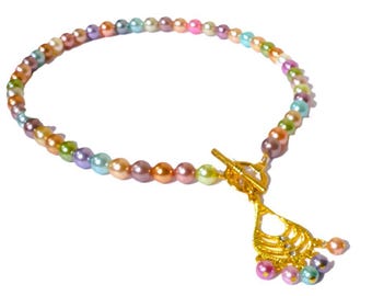 Trendy necklace with pastel colored glass pearls. Handcrafted collar with glass beads and gold colored toggle clasp, with or without pendant