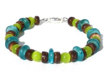 Men beaded bracelet, green cat's eye beads, turquoise recycled glass discs, brown coconut. Handcrafted wristband gentlemen, magnetic closure