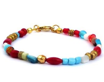 Armband in turquoise, rood, beige met natuursteen, schelp, zoetwaterparel, tijgeroog, boze oog kralen. Handgemaakte polsband Ibiza, Per Elle