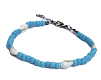 Bracelet with seed beads and white shell beads. Handmade wristband, boho chic, Ibiza beach wristlet, glass bead turquoise, grey, lilac, blue
