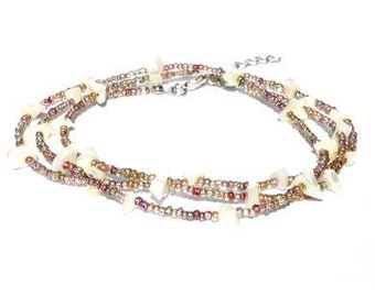 Ankle chain with beige glass beads and écru shell beads. Handcrafted triple wrap anklet, ankle bracelet, beige wrap bracelet, Ibiza Bohemian