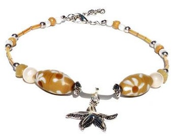 Anklet with beige and white glass beads, shell beads, ceramic beads. Handcrafted ankle bracelet, boho beach jewelry, starfish, foot jewelry
