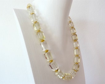 Collier of citrine with gold plated beads, yellow citrus, short necklace in citrine, gemstone jewelry, elegant necklace