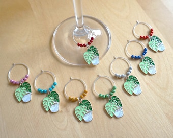 Set of 8 decorative wine glass identifiers, monstera plant charm. Glass markers, metal ring, accessory for wine. Accessories for house