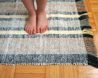 Handwoven rectangular rug, carpet (beige, green, yellow & white) . Weaving with fringes and stripes. Carpet, doormat, home decoration