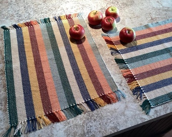 Set of 2 rectangular placemats, in many colours. Hand-woven, rectangular in shape.