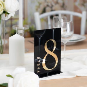 Glänzende Tischnummern in Schwarz und Gold - Elegante Tischnummern - Moderne Acryl Tischnummern - Hochzeitstischdekoration - Luxuriöses Tischgedeck