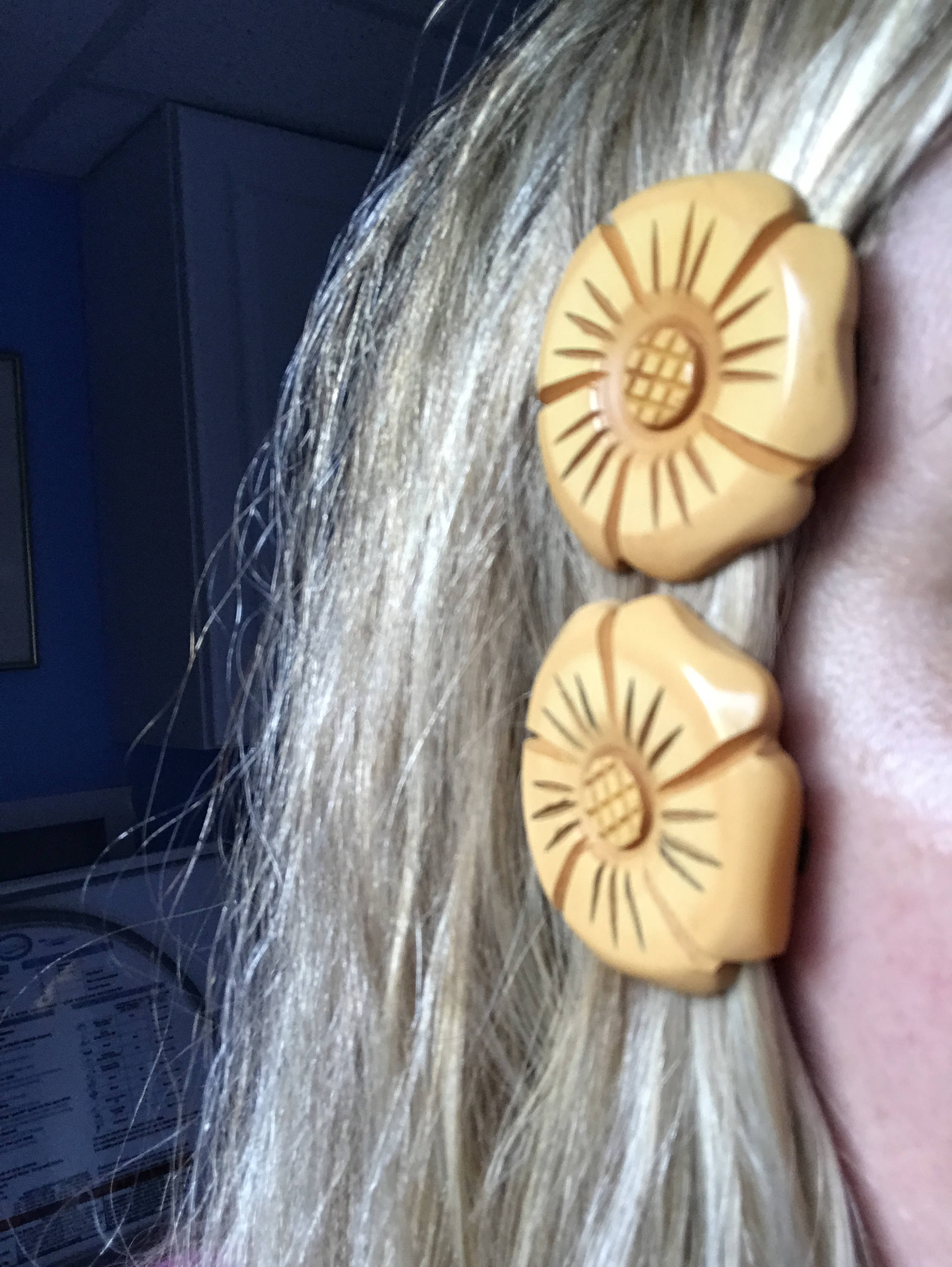 Vintage Art Deco Carved Yellow Flower Plastic Celluloid  display picture 3