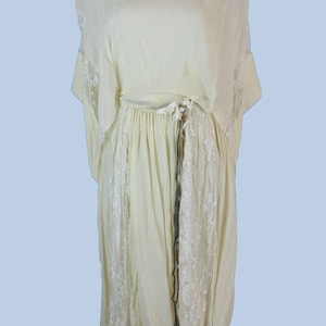 Vintage 1920s Lace Panels Dress Pure Silk White Party Wedding Dress with Flowers, Size S XS Wearable Great Condition image 2