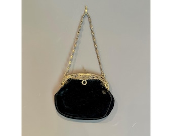 Bolsa de veludo vitoriana antiga da década de 1890 em prata esterlina com detalhes ornamentais de querubins.