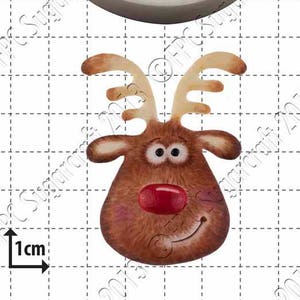 Può includere: Uno stampo in silicone bianco per realizzare un topper per torta a forma di renna. Lo stampo ha un diametro di 1 cm e mostra il viso della renna con le corna.