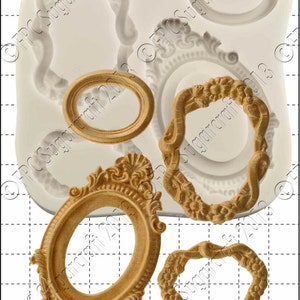 Könnte beinhalten: Silikonform mit fünf verschiedenen verzierten Bilderrahmen-Designs. Die Form ist weiß und die Rahmen sind golden. Die Form ist 1 cm breit.