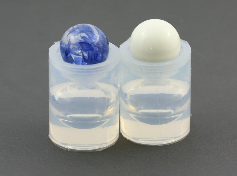 A transparent silicone mold for jewellery Diy 2 pieces a sphere of 19 mm diameter.