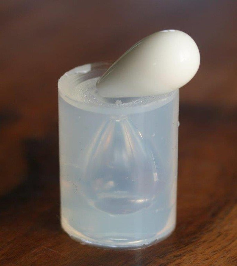 A transparent silicone mold for jewellery DIY 1 piece a teardrop1424mm