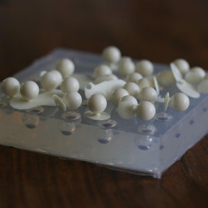A transparent silicone mould for jewellery Diy,  Multi Cavities, 25 pieces (sphere 6mm)