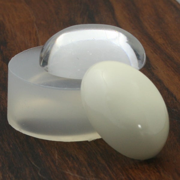 Un moule en silicone pour bijoux DIY, cabochon ovale, 40/30/15mm