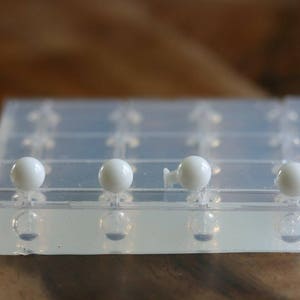 A transparent silicone mould for jewellery Diy,  Multi Cavities, 16 pieces (sphere 10mm)