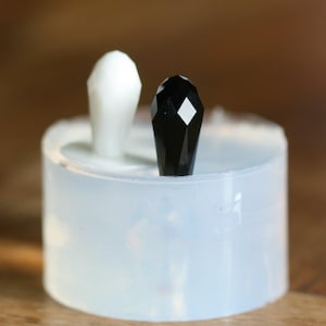A transparent silicone mold for jewellery Diy, a faceted teardrop 6/12mm, 1 piece