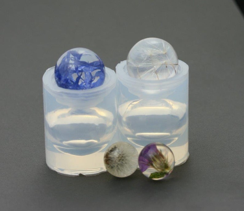 A transparent silicone mold for jewellery Diy 2 pieces a sphere of 19 mm diameter.