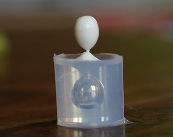 Een transparante siliconen mal voor het maken van sieraden, eiervorm 14/11 mm