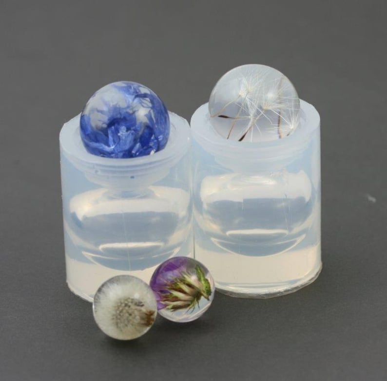 A transparent silicone mold for jewellery Diy 2 pieces a sphere of 19 mm diameter.