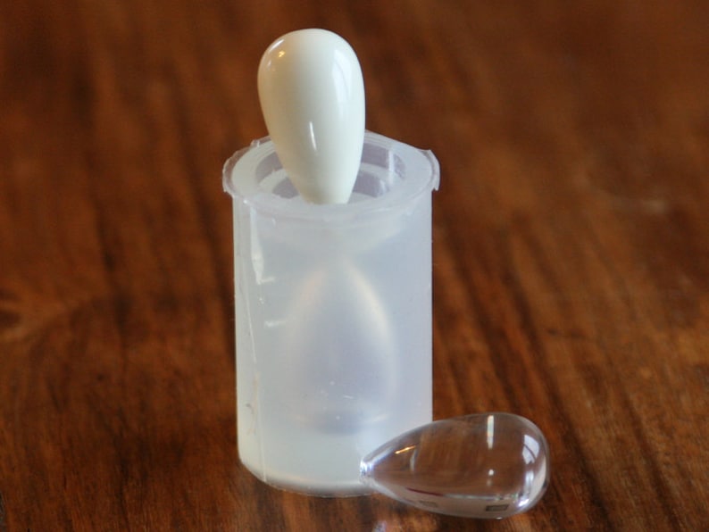 A transparent silicone mold for jewellery DIY 1 piece a teardrop1424mm