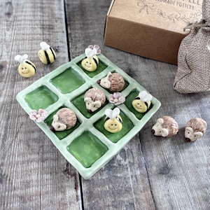 Handmade pottery travel tic tac toe. Hedghog and bee, ceramic porcelain.