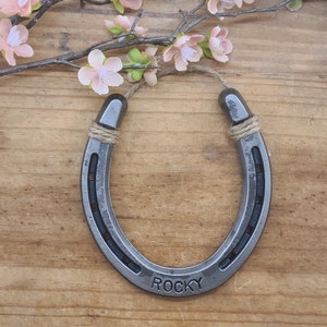 HDFSP 4pcs Horseshoe Wall Decor for Wall Hung, Vintage Horseshoe Table  Decorations for Crafts, Medium Horseshoe for Birthday Wedding Party  Decorations