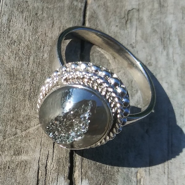 RING  BRIGHT Silver Grey  Titanium Druzy  Geode Slice  Agate Gemstone  Silver  Ring  Size 7  Unisex Ring