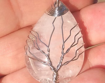 Naturel / Pierre précieuse en cristal de quartz / Arbre de vie / Pendentif en argent sterling enveloppé de fil / Reiki / Amulette / Pierre de guérison