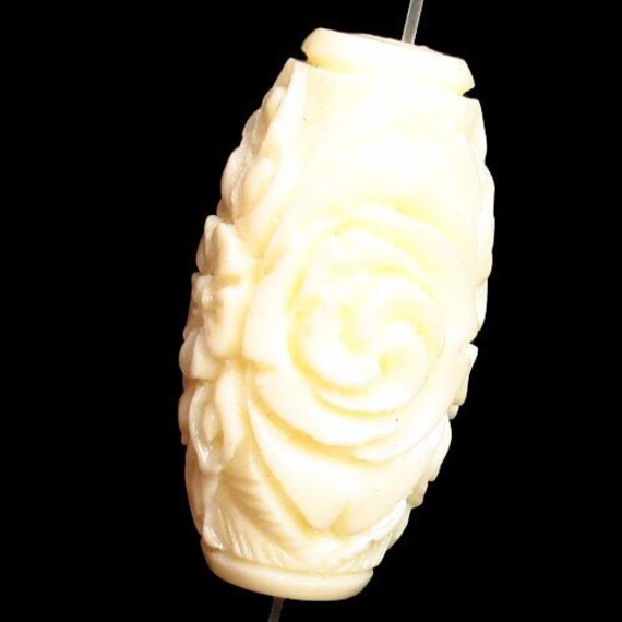 Natural Giant Clam Shell Carving Lotus Pendant