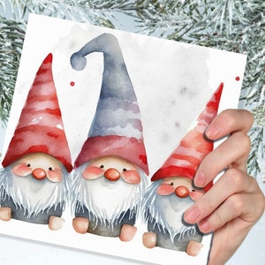 Gonk Gnomes Card Leuke rode band grijze aquarel schilderij puntige hoeden en baarden wenskaarten voor familie beste vrienden kerstmis 2025 bedankt