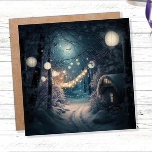 Tarjeta navideña mágica de noche de invierno con cálidas luces de hadas, camino de bosque azul nevado, tarjetas de felicitación caprichosas para familiares y amigos, Navidad 2025