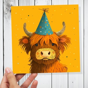 Carte d'anniversaire vache Highland pour ami écossais d'Écosse Heilan roucoulement bétail brun poilu chapeau de fête célébration mignon amusant lunatique invite