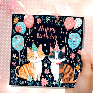 Carte de joyeux anniversaire de chats mignons célébrant les chats avec des chapeaux de fête et des ballons pour les amoureux des chats Carte des chats à papa chat Ginger tabby