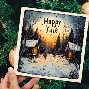 Tarjeta navideña pagana de Feliz Yule: saludos navideños, escena vintage nevada de cabaña de troncos en el bosque, solsticio de invierno, luces acogedoras, novedad para Yule 2025