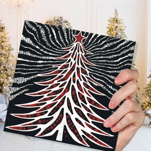 Carte de sapin de Noël linogravure noir blanc rouge rétro monochrome magique aurores boréales ciel nocturne cartes de voeux pour les amis de la famille Noël 2025
