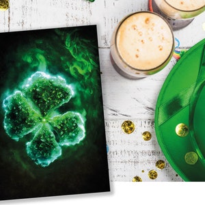 Trèfle à quatre feuilles vert brillant Shamrock Saint-Patrick mystique Irlandais Irlande celtique Cartes de voeux de bonne chance sur le thème de la famille et des amis