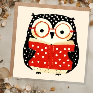 Biglietto di auguri per la lettura del gufo per gli amanti dei libri, studenti, insegnanti, simpatico gufo saggio, bibliotecario, lettori, occhiali, romanzo, lettura, biblioteca, grazie, compleanno