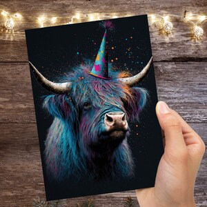 Colorato e vivace mucca delle Highlands con bellissimo berretto da festa biglietto di auguri incantato scozzese per moglie fidanzata tesoro anniversario mesiario