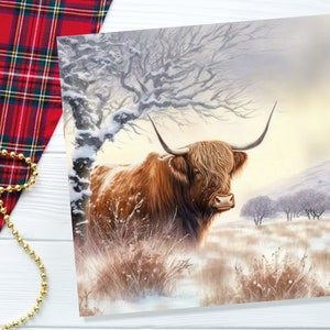 Highland Cow Card Schotse Hooglanden aquarel waterige winterse luchtscène besneeuwd landschap Coo kaarten voor familie vrienden Kerstmis 2025 bedankt