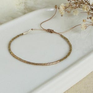 zartes Armband aus Miyuki Perlen, Perlenarmband Boho, minimalistisch ~ Stapelarmband aus feinen Glasperlen