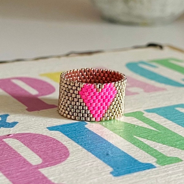 Miyuki Ring Heart Beaded Ring - champagne gold Peyote - Neon Pink