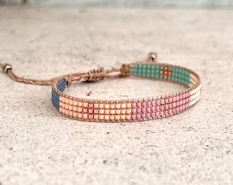 Bracelet made of Japanese Miyuki delica beads, handwoven