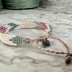 MOTLEY PASTEL bracelet made of Japanese Miyuki glass beads image 3