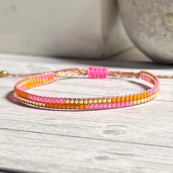 Handgefertigtes Miyuki-Armband in leuchtendem Orange, Goldfarben und Neonpink – perfekt für den Sommer, Festivals oder als Geschenk
