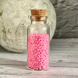 10g OPAQUE Dyed carnation PINK DB-1371 japanische Miyuki delica 11/0 Glasperlen im Glasfläschchen