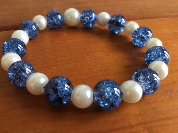 Blue glass beaded bracelet